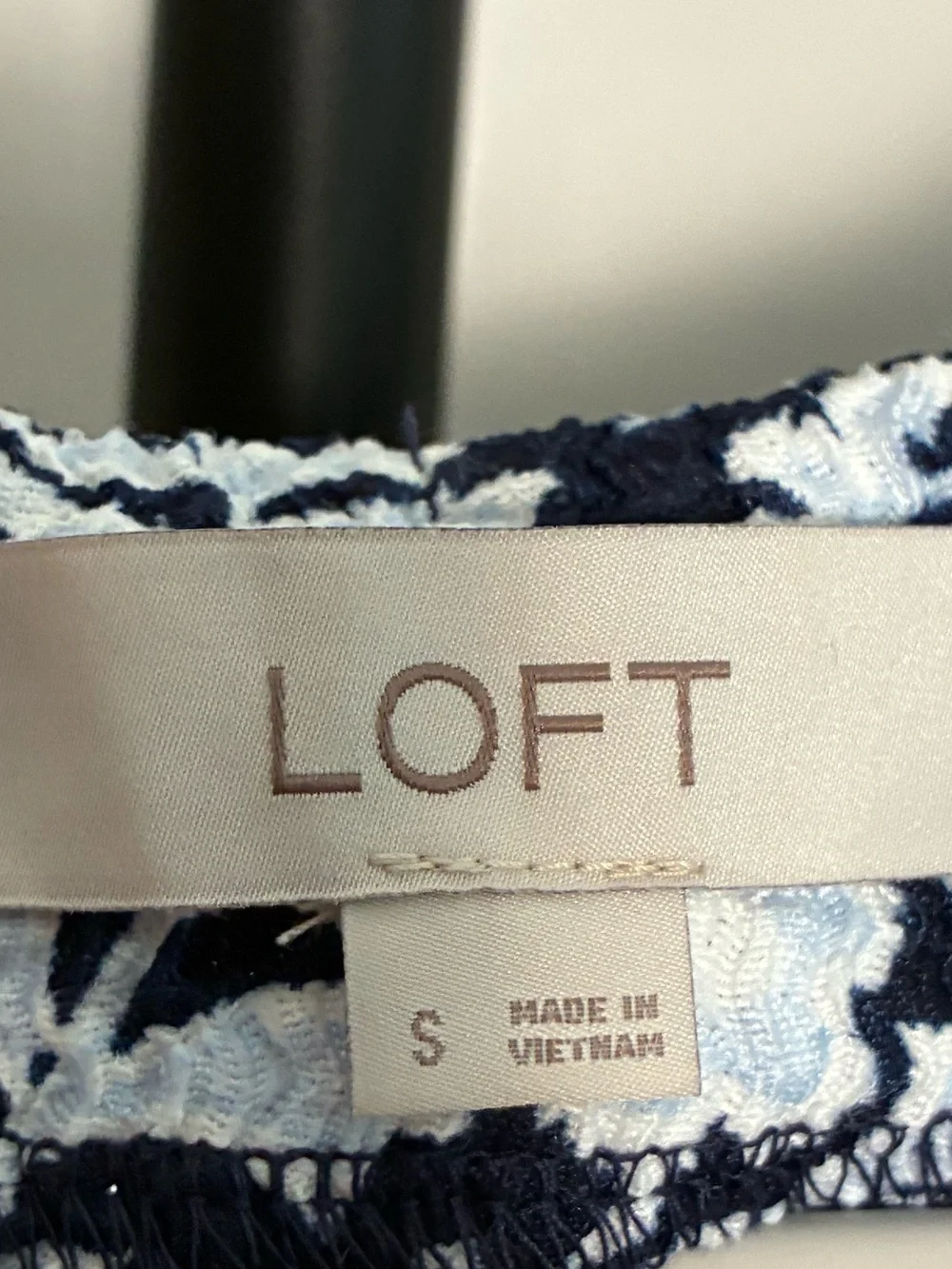 LOFT Navy and White Floral Peasant Top Tie Neckline Relaxed Size Small